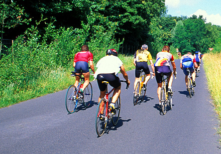 Cyclists near Pomponette